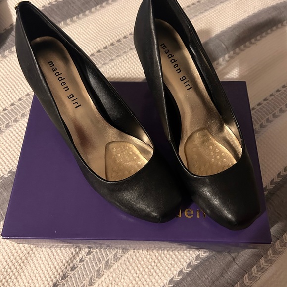 Madden Girl Black Heels - Picture 2 of 2